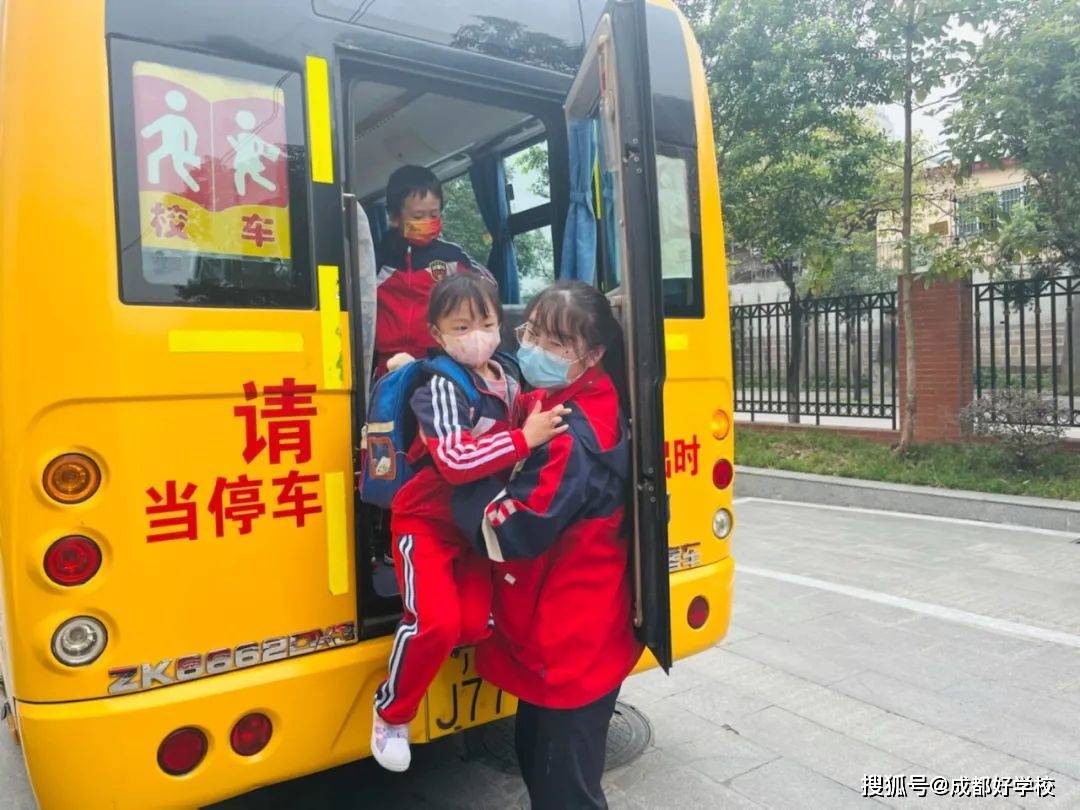 遇事不慌，聽(tīng)從指揮！柏林陽(yáng)光幼兒園校車(chē)安全演練，為愛(ài)護(hù)航！