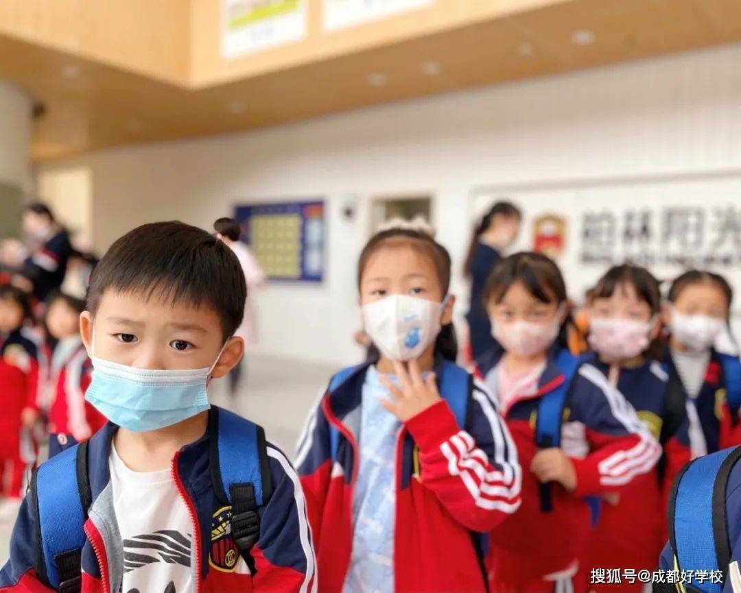 遇事不慌，聽(tīng)從指揮！柏林陽(yáng)光幼兒園校車(chē)安全演練，為愛(ài)護(hù)航！