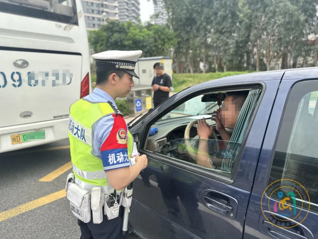 兩輛“黑校車”，被查！