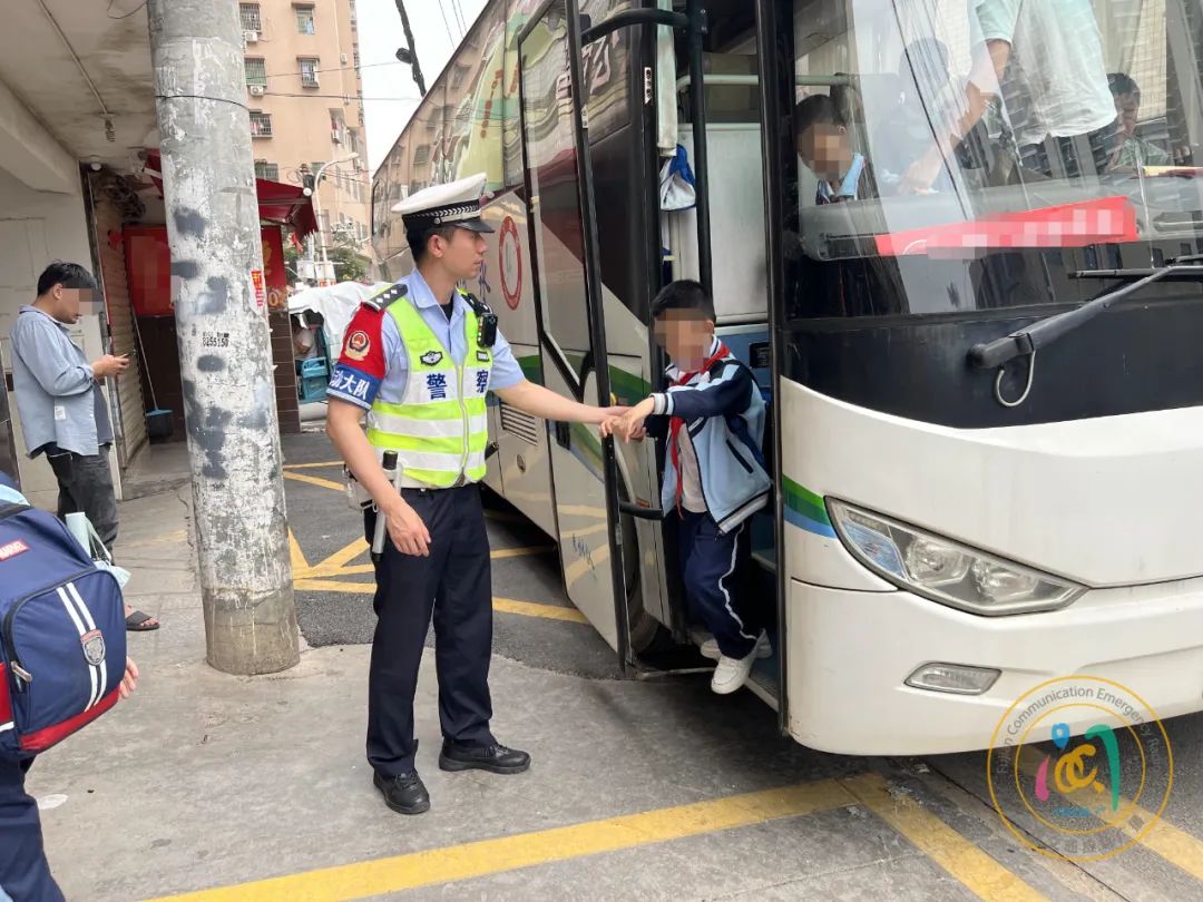 兩輛“黑校車”，被查！