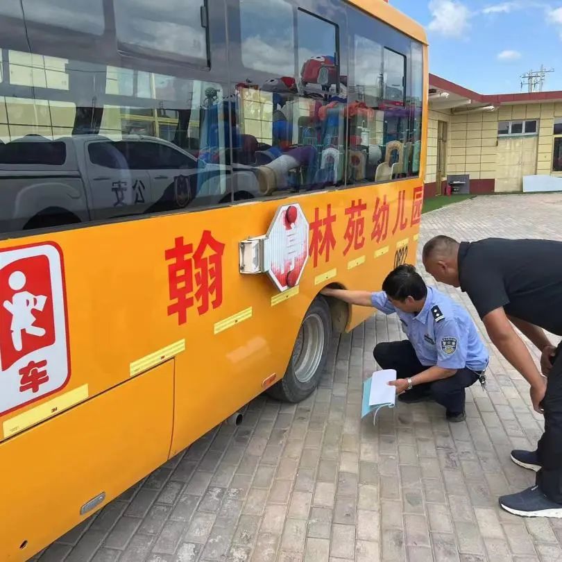 交警二大隊走進17家幼兒園 嚴(yán)把校車“安全關(guān)” | 夏季交通安全整治
