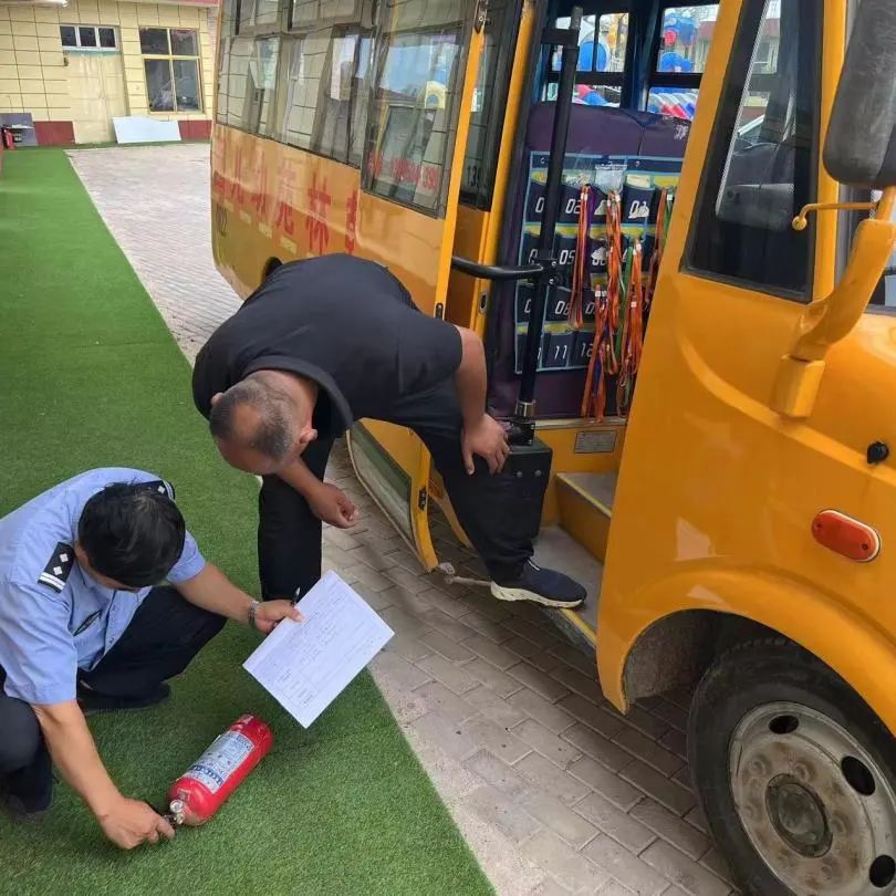 交警二大隊走進17家幼兒園 嚴(yán)把校車“安全關(guān)” | 夏季交通安全整治