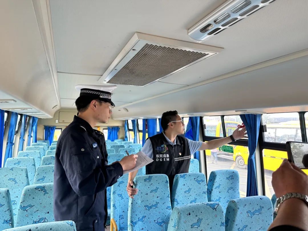 新學期啟航，萬江交警大隊攜手多方力量開展校車安全大檢查