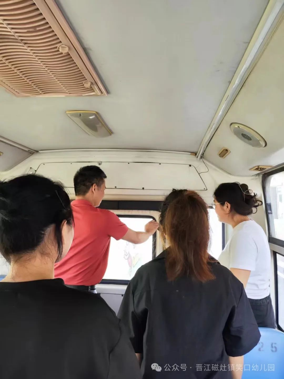 為愛護航，校車安全伴我行— —笑口幼兒園校車消防應急安全逃生演練