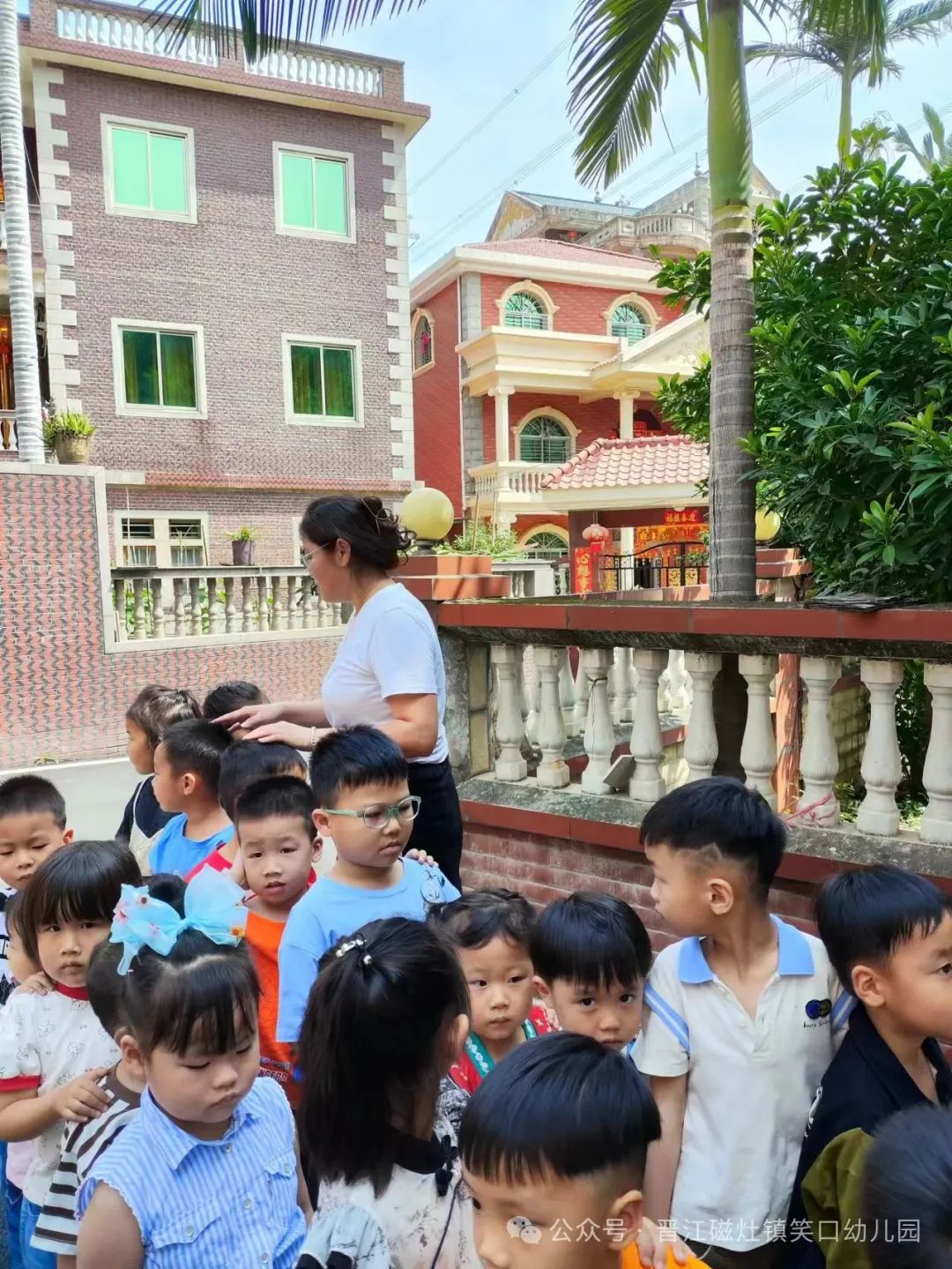 為愛護航，校車安全伴我行— —笑口幼兒園校車消防應急安全逃生演練