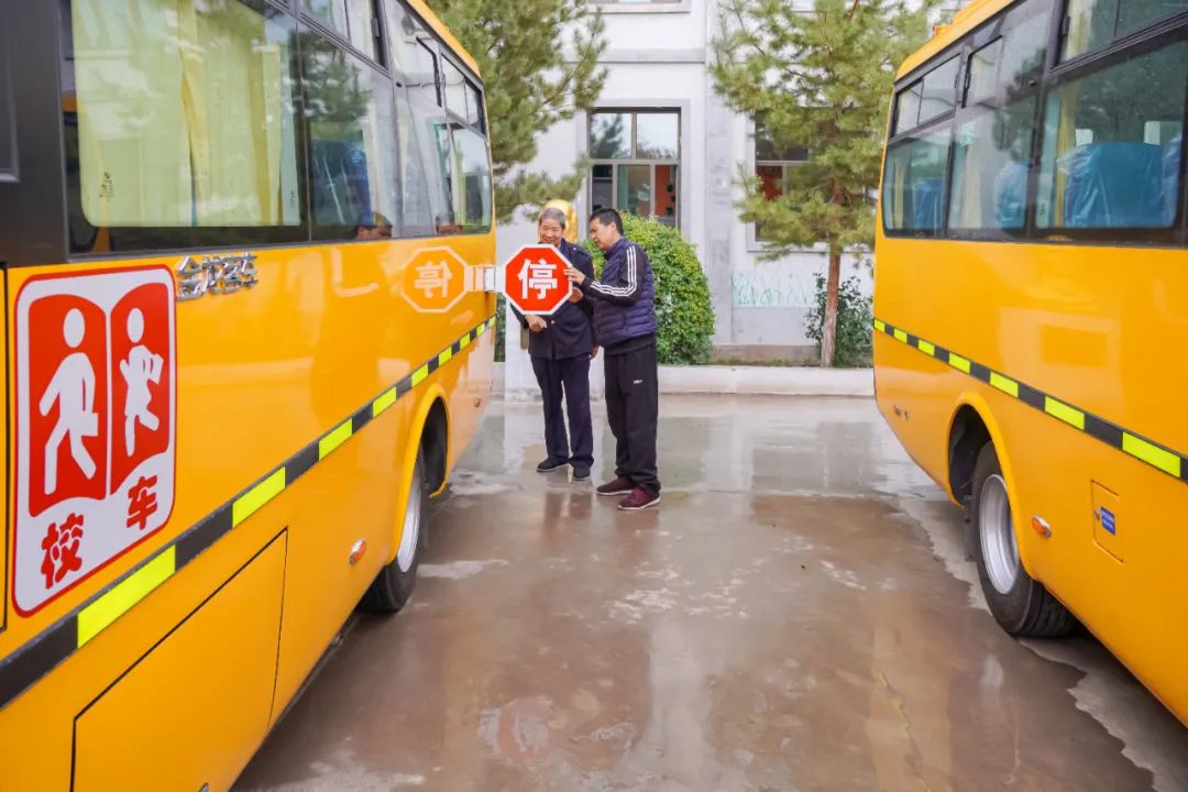 昌吉市七輛“大鼻子”專用校車(chē)全新亮相，開(kāi)啟護(hù)娃模式