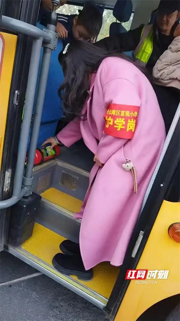 永州市冷水灘區(qū)富強(qiáng)小學(xué)2024年秋季校車管理工作紀(jì)實