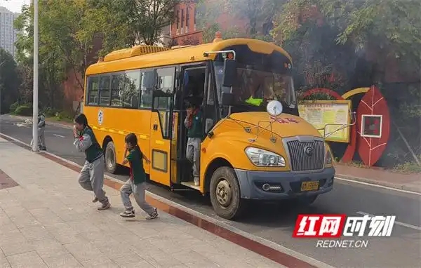 永州市冷水灘區(qū)富強(qiáng)小學(xué)2024年秋季校車管理工作紀(jì)實