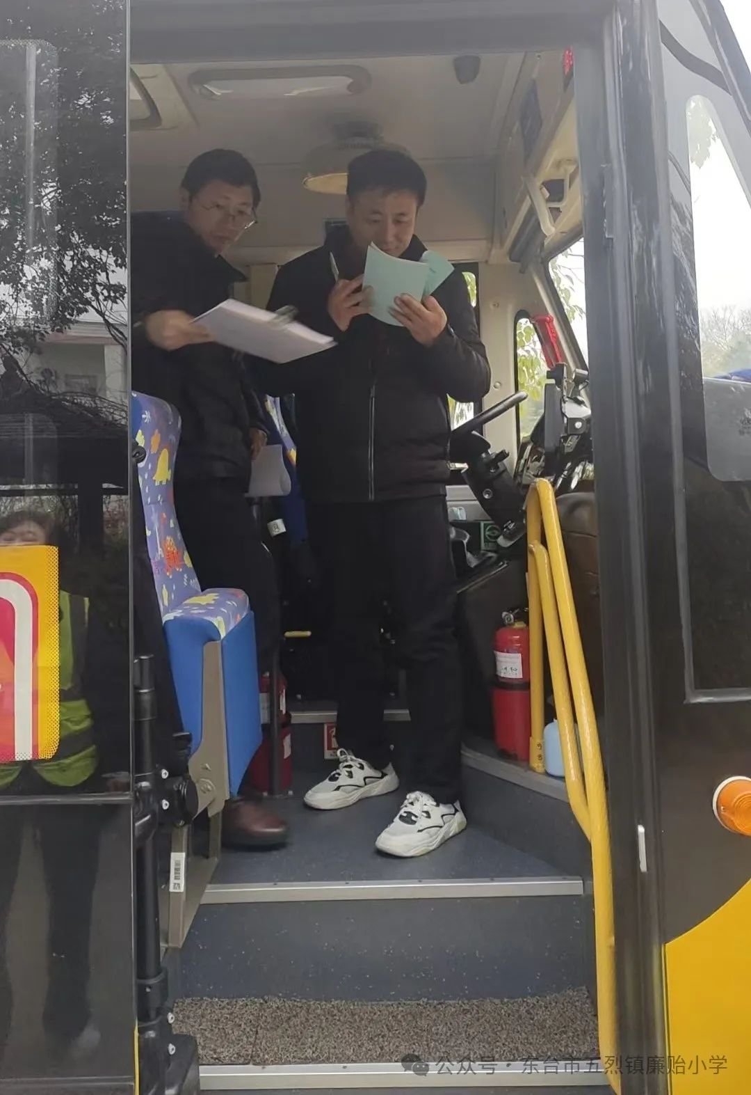 嚴(yán)把校車“安全關(guān)” 守護(hù)學(xué)生“安全路”