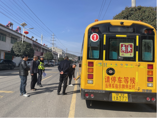 東寶區(qū)多部門聯(lián)合開展校車安全專項排查整治行動 全面筑牢學生出行安全防線