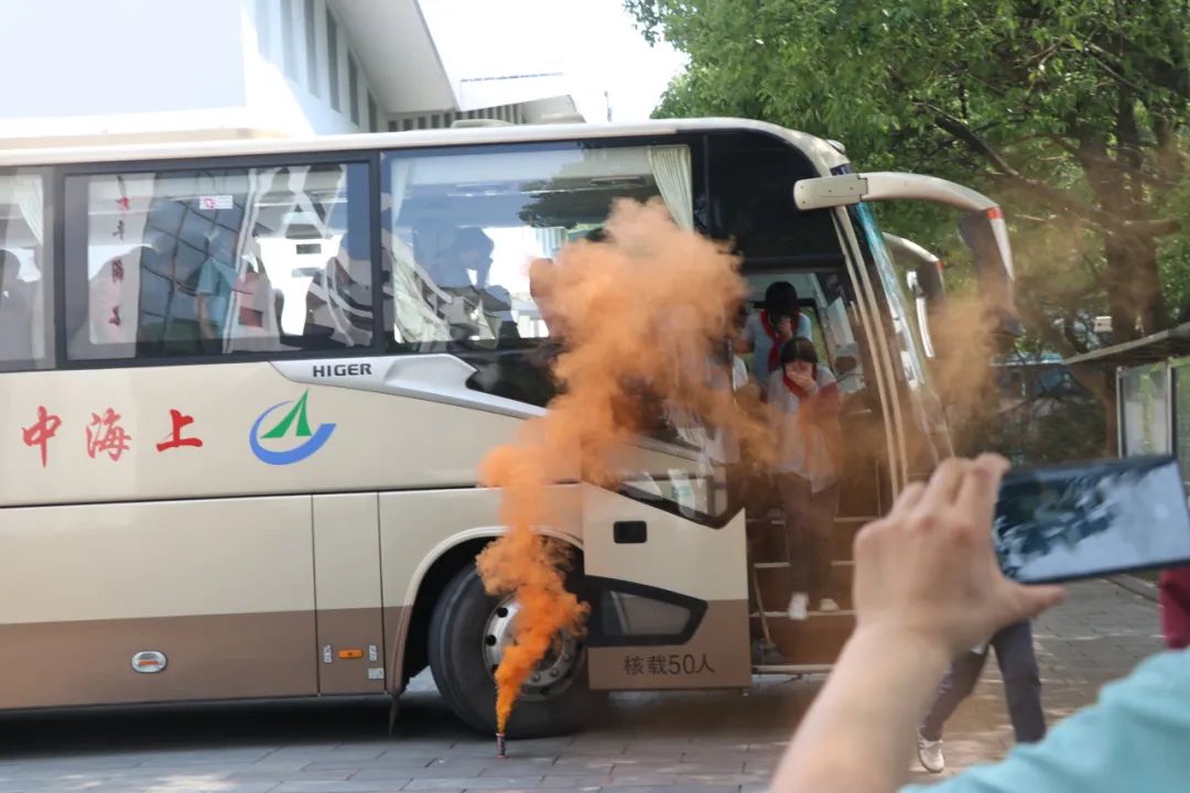 金澤中學開展校車應(yīng)急疏散演練活動