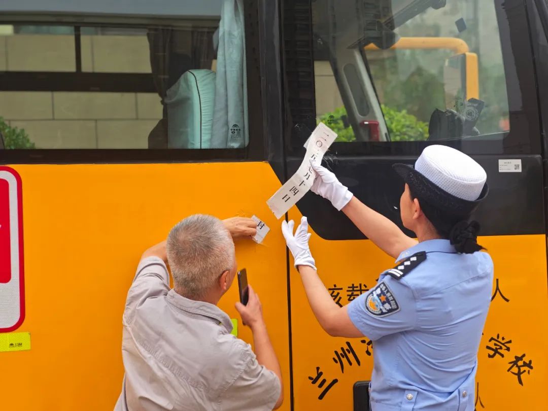 護航開學季 | 蘭州公安交警強化校車安全“大檢查”，擰緊學生出行“安全閥”