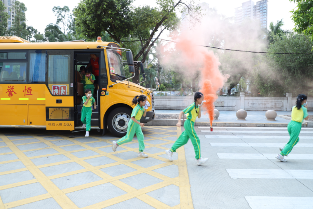 【安全教育】織密校車安全網(wǎng)，筑牢出行防護線——東怡小學(xué)開展校車安全教育系列活動