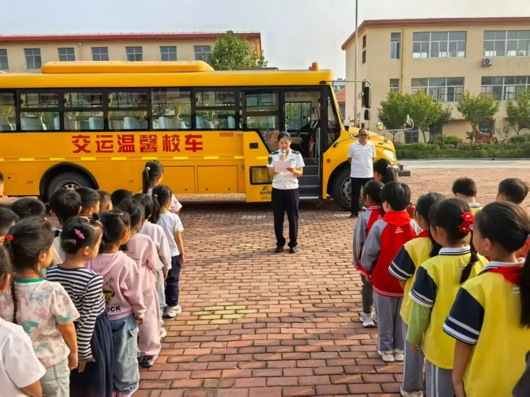 瑯琊小學(xué)安全教育課程校車安全演練，共筑生命防線---瑯琊小學(xué)舉辦2025年秋季校車消防應(yīng)急演練