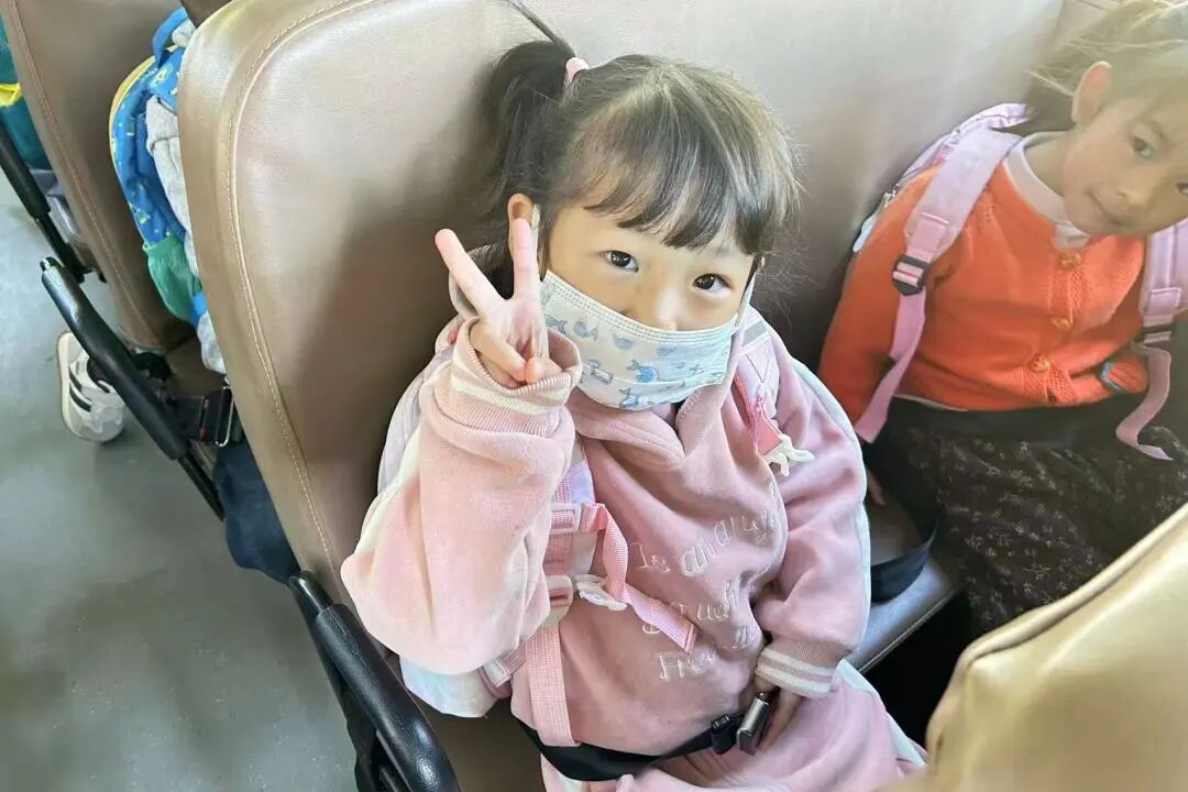 筑牢校車安全 守護(hù)成長(zhǎng)之路 —— 紅蓮湖第二幼兒園校車安全應(yīng)急演練活動(dòng)