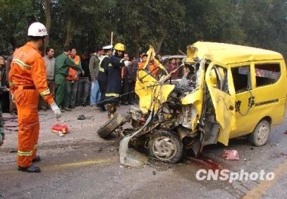 中美實(shí)力對比之校車版(圖)
