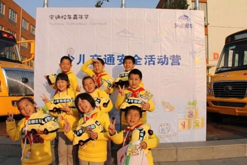 中美實(shí)力對比之校車版(圖)