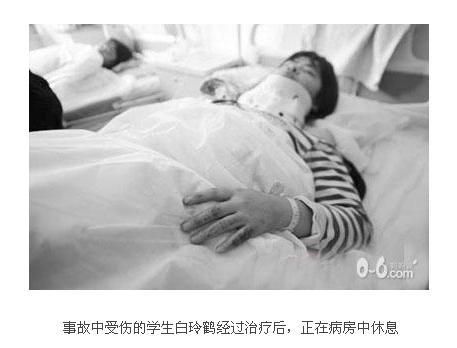 校車事故二：  

事故時間：2011年9月26日6時50分左右

事故發生地：山西省介休市靈石縣冷泉村

死亡人數：7名初中生死亡

受傷人數：2人重傷、3人輕傷

事故細節：2011年9月26日6時50分左右，山西靈石縣冷泉村一接送學生的微型面包車在108國道介休段與一輛大貨車相撞。目前山西晉中市已經成立了事故調查組，靈石縣負責事故善后工作，介休市負責傷員救治工作，具體事故原因還在調查中。

