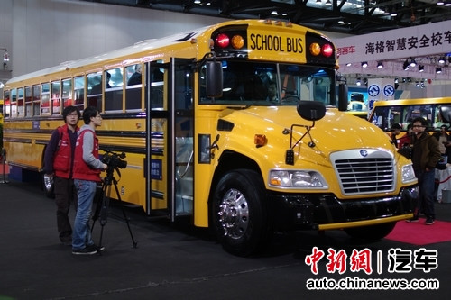 23家校車企業(yè)北京“斗法” 高科技裝置幾成標(biāo)配