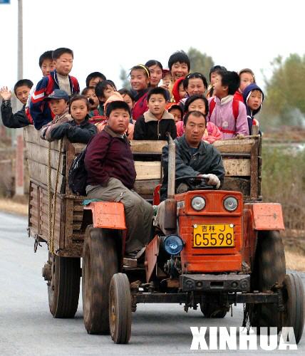 《天聲一隊(duì)》“愛(ài)心校車(chē)”公益項(xiàng)目簡(jiǎn)介