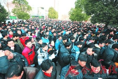 高?！捌鈶稹睍r事新聞多 校車安全成考題