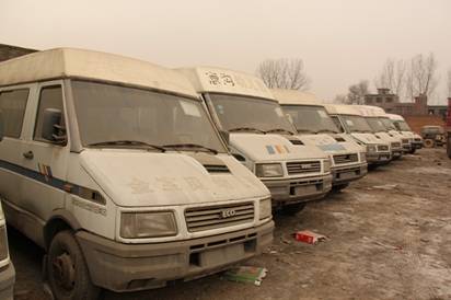 河南汝州近百報(bào)廢校車流向社會(huì) 成馬路殺手(圖)