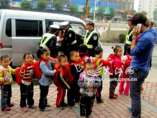 超載校車，不能承受生命之重（圖）
