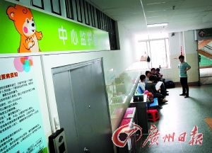 校車司機(jī)撞倒3歲男童下車查看后從其身上碾過