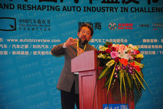 王健：中國校車核心問題不是標(biāo)準(zhǔn)而是缺錢