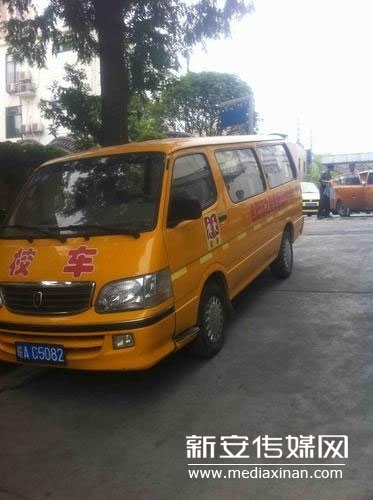 合肥一幼兒園校車碰倒兩歲孩童