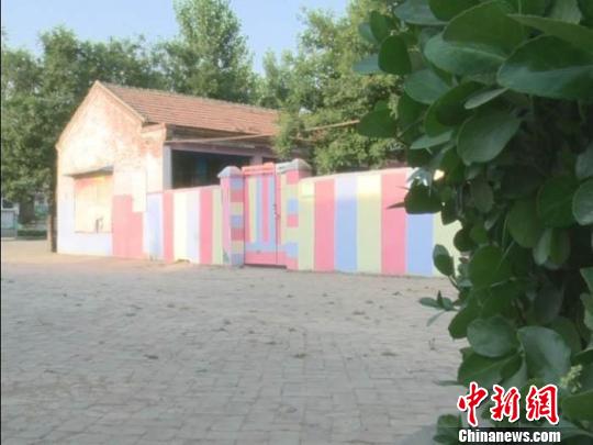 濮陽(yáng)校車超載失火  系司機(jī)冒險(xiǎn)進(jìn)入麥稈堆所致(圖)