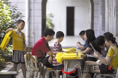 東莞：十年民校停辦 八百學(xué)生尋“出路”