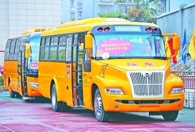校車