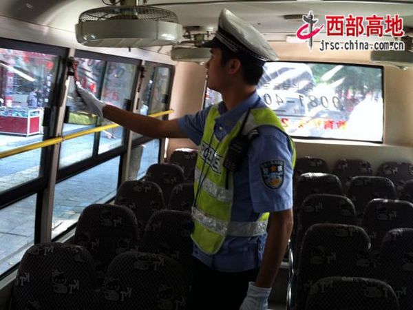 遂寧：交警一大隊(duì)組織開展秋季校車安全大檢查