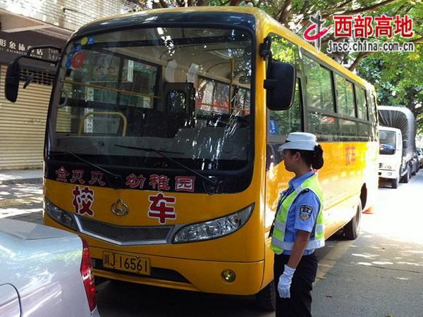 遂寧：交警一大隊(duì)組織開展秋季校車安全大檢查
