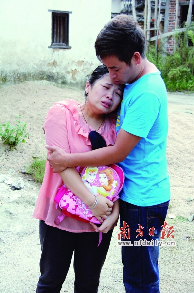 偏遠(yuǎn)鄉(xiāng)鎮(zhèn)幼兒園校車普遍超載 小孩擠一點(diǎn)比較安全?