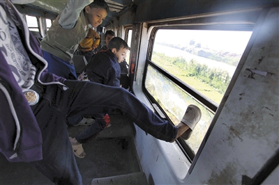 埃及校車遇難幼童每人獲賠1500美元