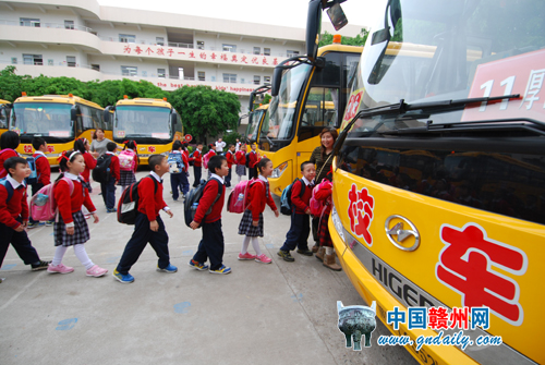 新校車是否駛離了“老問(wèn)題”？