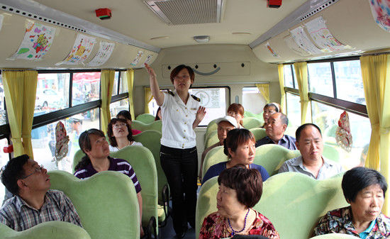 青島：溫馨校車千里眼監(jiān)控 司機抽煙打電話實時預(yù)警