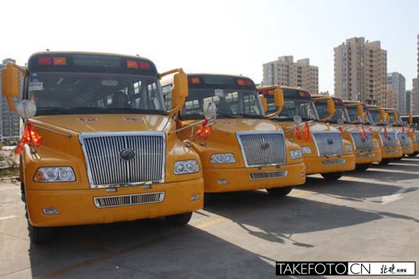 教育部試推校車 信息實(shí)時(shí)通 確保校車安全