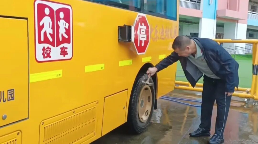 【安全教育】校車應急演練，筑牢安全防線——恒大樂迪幼兒園校車安全演練活動