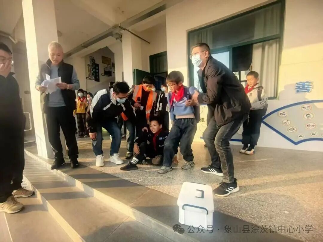 聚焦校車安全，筑牢生命防線——涂茨小學(xué)校車安全應(yīng)急演練紀(jì)實(shí)