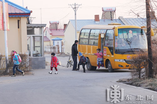肇東市五站鎮(zhèn)校車(chē)入村屯