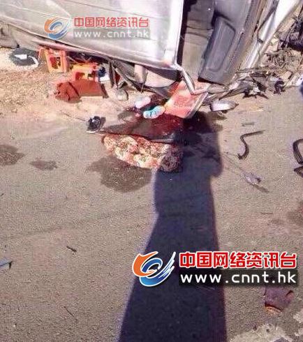 天津一校車發(fā)生車禍側(cè)翻 傳2名兒童當(dāng)場死亡