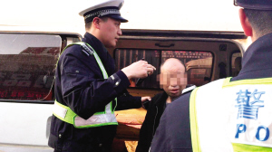 天津：私改座椅 嚴(yán)重超載：如此“黑校車”安全隱患多