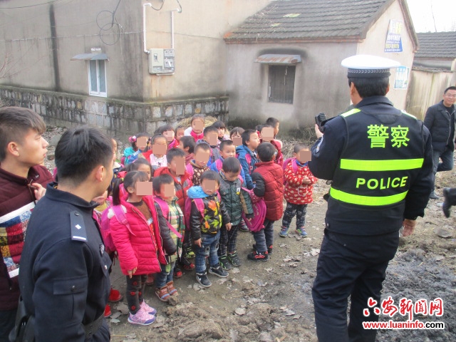 安徽壽縣一校車核載14人竟擠進37人！校車安全何時得到重視！