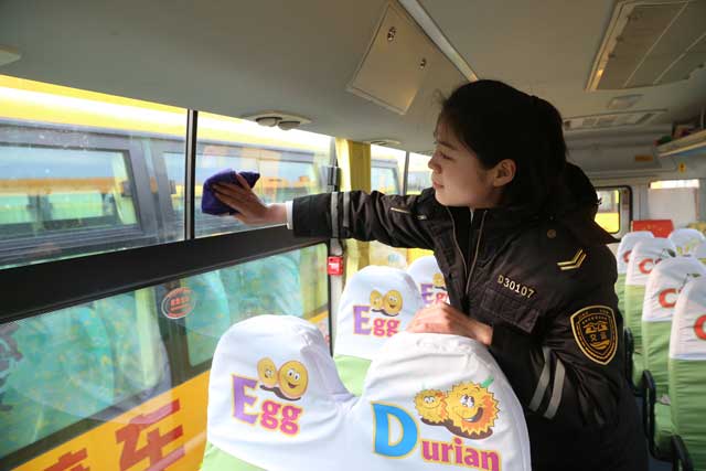 青島1800輛校車(chē)放寒假， 下學(xué)期校車(chē)線路需提前報(bào)名
