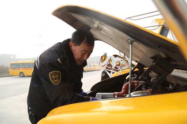 青島1800輛校車(chē)放寒假， 下學(xué)期校車(chē)線路需提前報(bào)名
