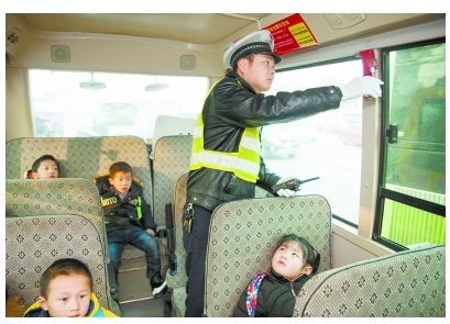 湖南省長沙市：迎開學，做好校車安全檢查