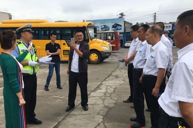 社會車輛不避讓停靠校車可被記6分罰200